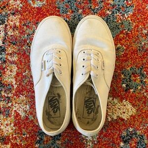 Womens white classic Vans. Size 7.5.